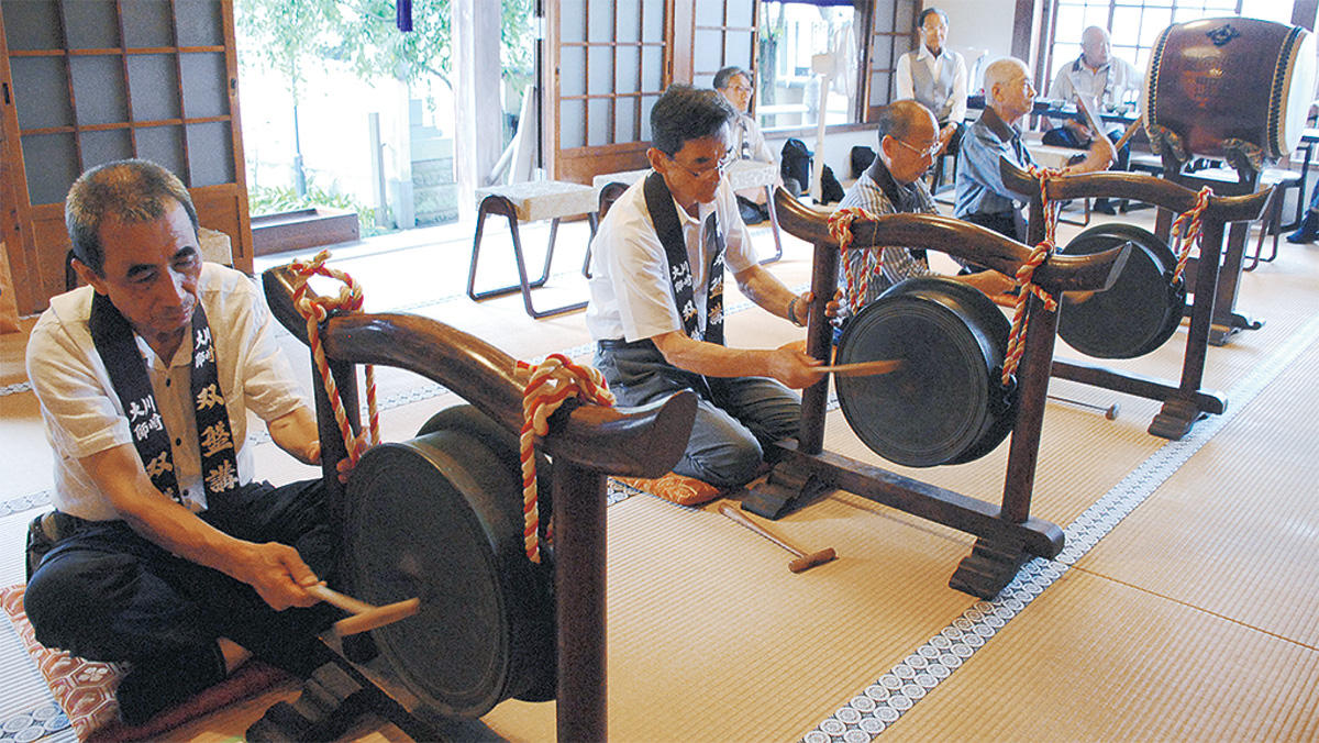 鉦(かね)が告げる盆供養 生麦 正泉寺で「双盤念仏」 | 鶴見区 | タウンニュース