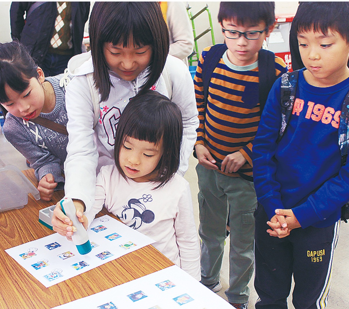 郵便局の裏側を体験 児童ら60人が学ぶ 鶴見区 タウンニュース