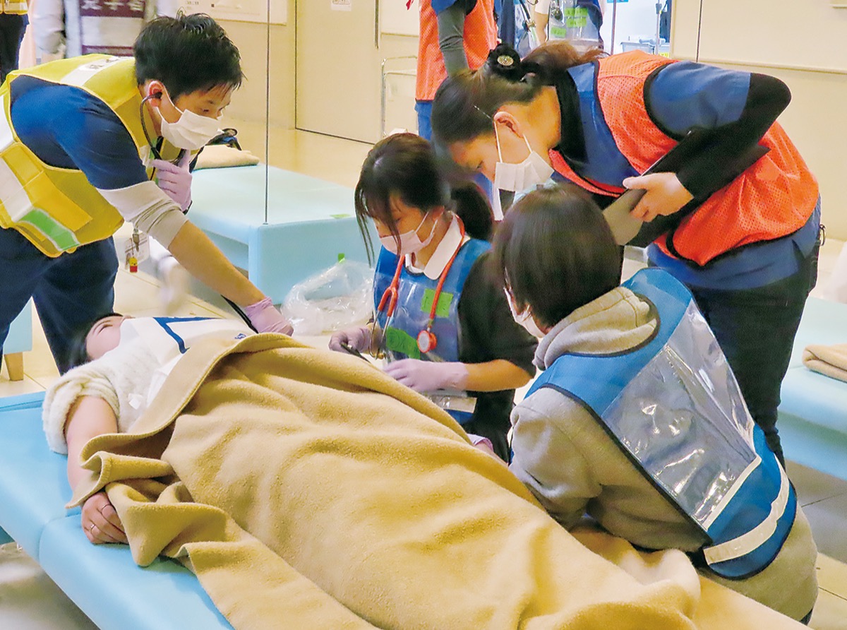 鶴見区災害医療訓練 一つの想定 35団体が連携 医療、行政、地域から840