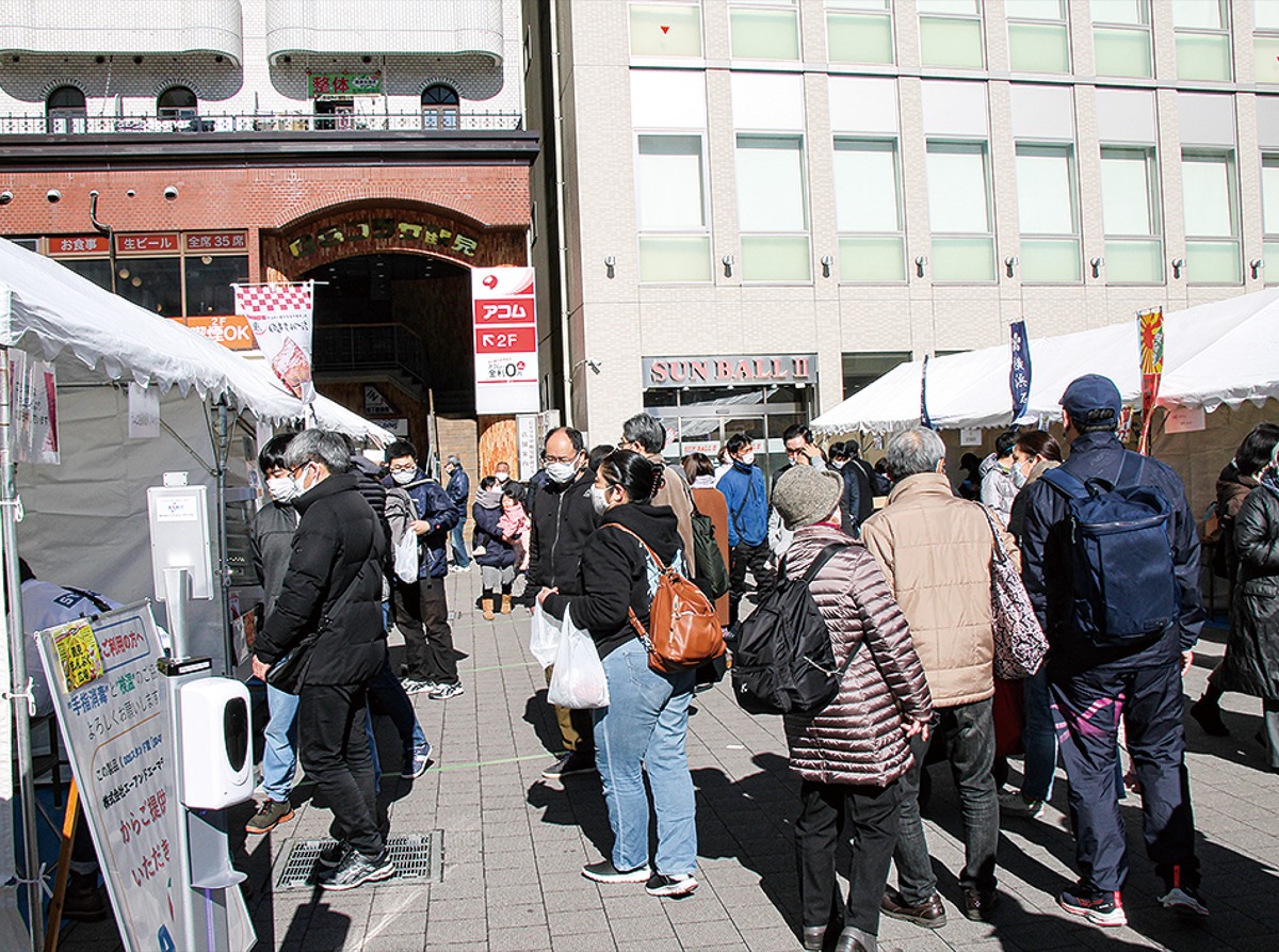 まんぷく広場 大盛況 開始30分で売切続出 鶴見区 タウンニュース 鶴見区 鶴見区民ニュース