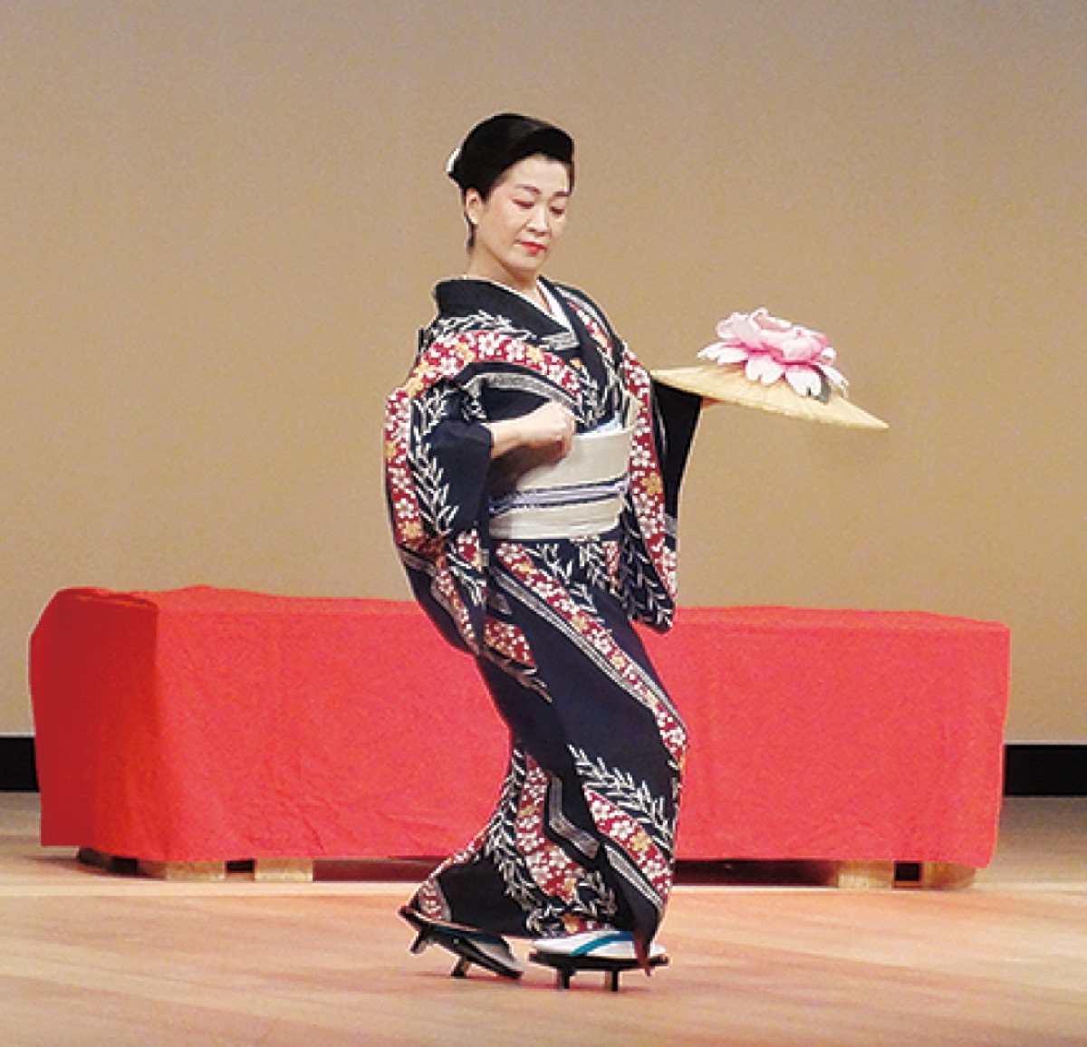 踊りなどが披露される舞台