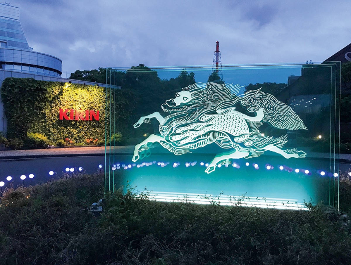 工場見学入り口に設置されているオブジェ(同工場提供)