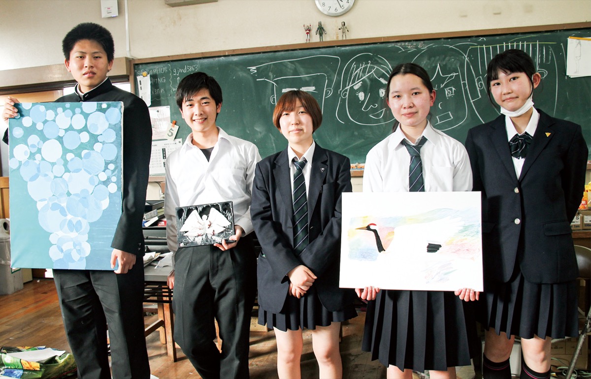 美術部のメンバーと展示予定の作品