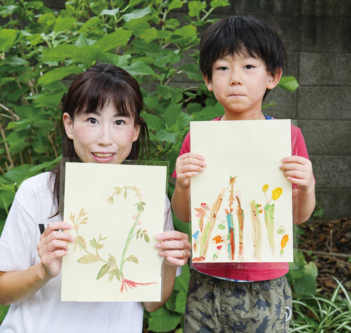 完成作品を持つ参加者