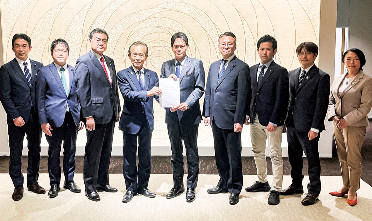 市長に要望書を提出しました