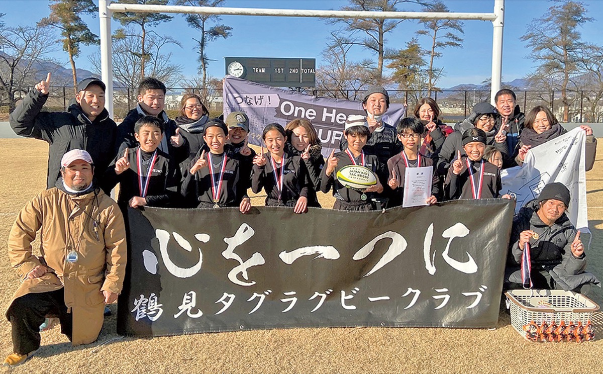 優勝を喜ぶメンバーたち