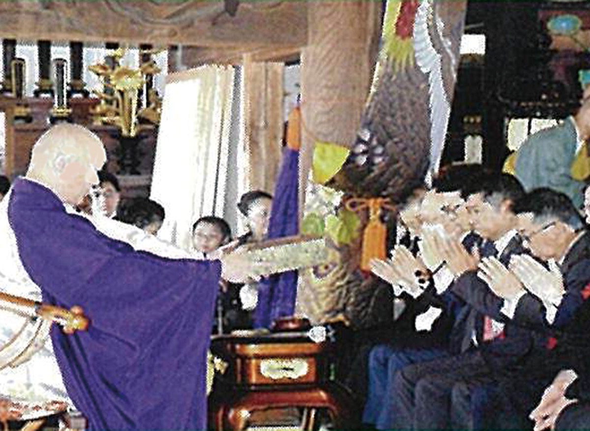 生前葬には約６００人が参列した