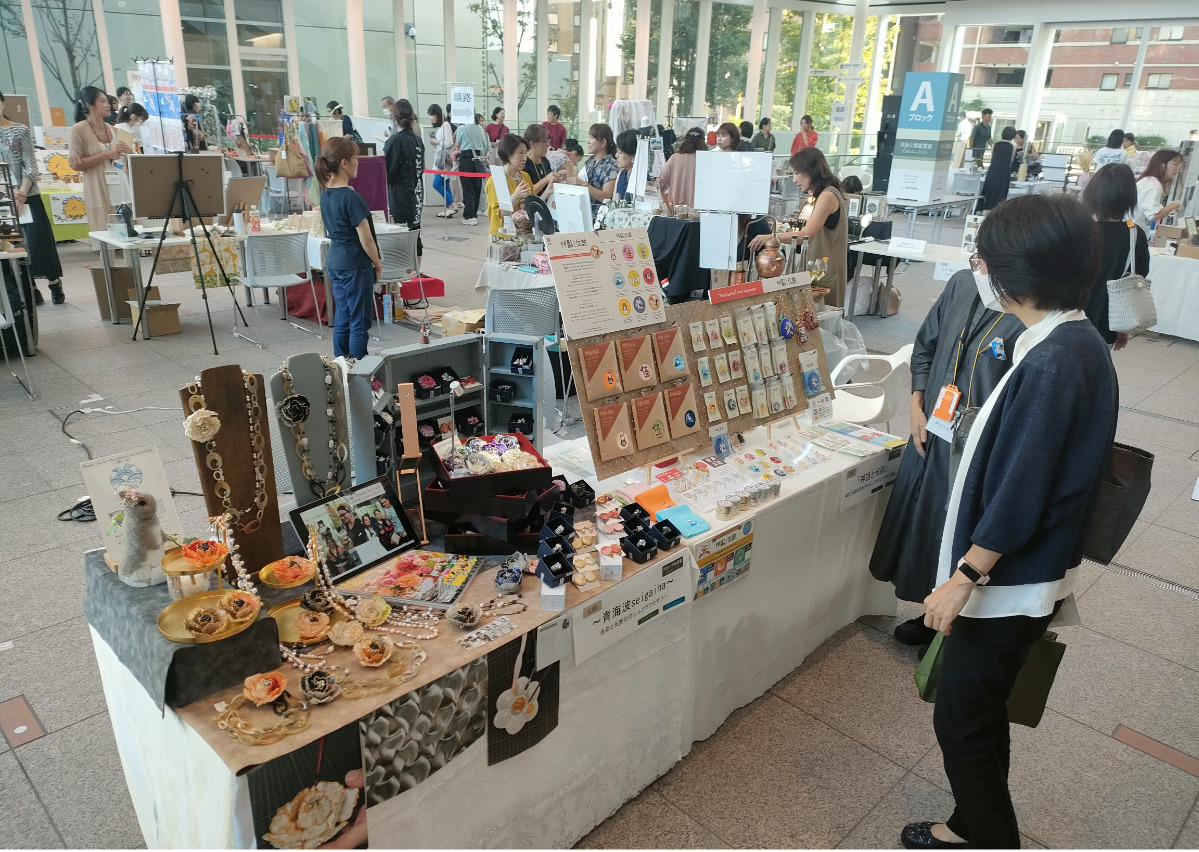 女性起業家の商品やサービスを展示・販売