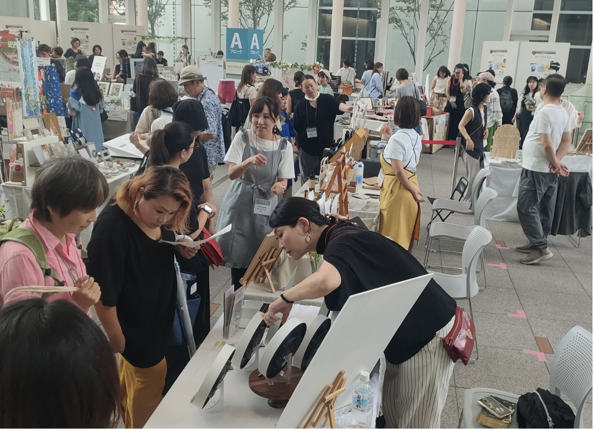 女性起業家 約50事業者が出展　市役所で展示販売会