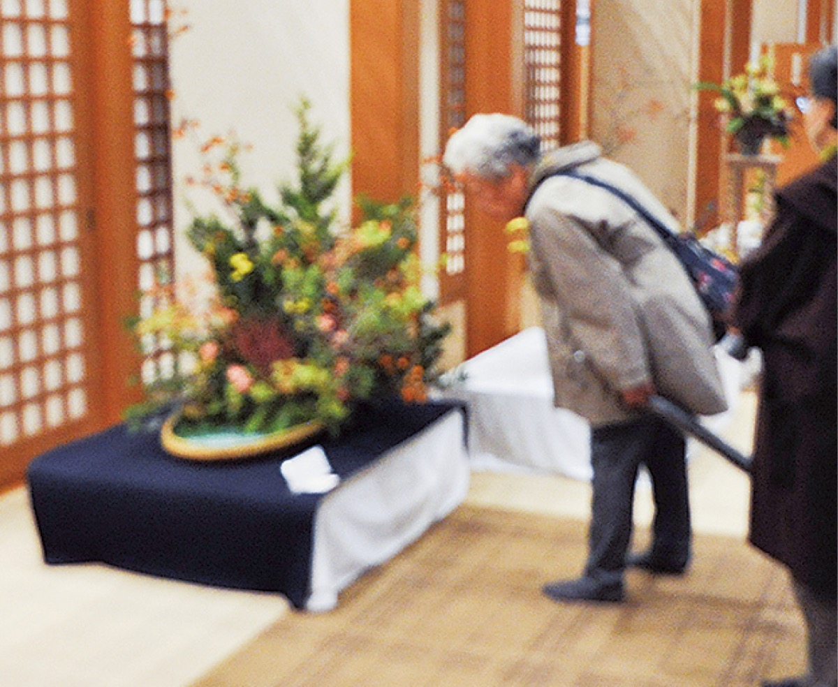 秋の茶華道展が盛況
