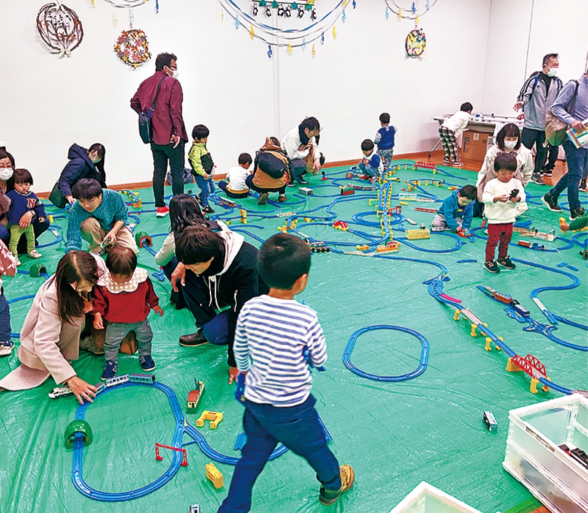 プラレールで遊ぼう