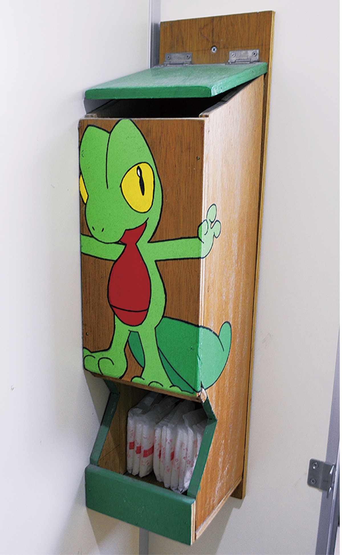 女子トイレにナプキン設置