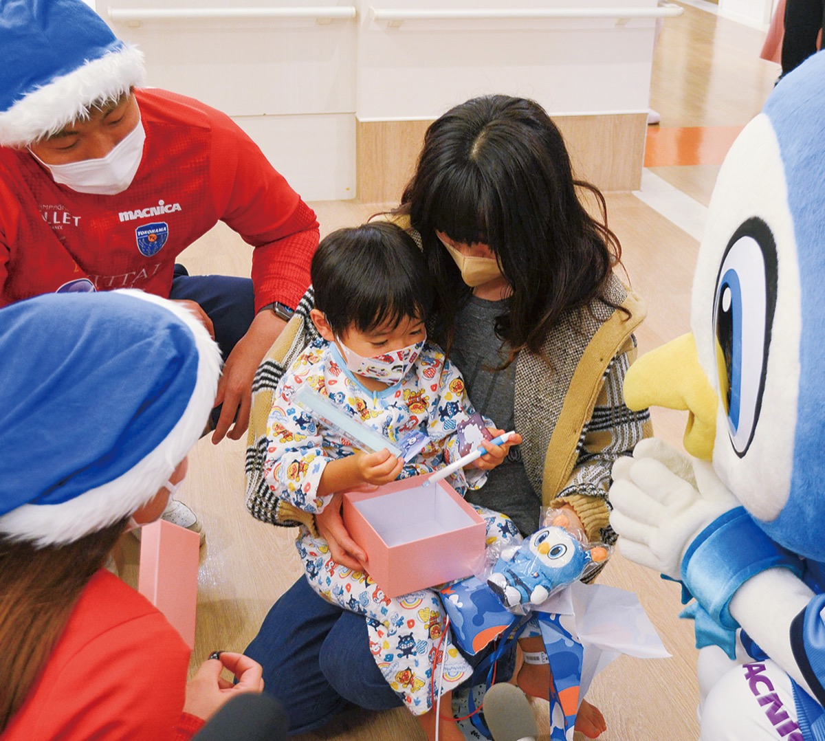 横浜ＦＣが市民病院訪問