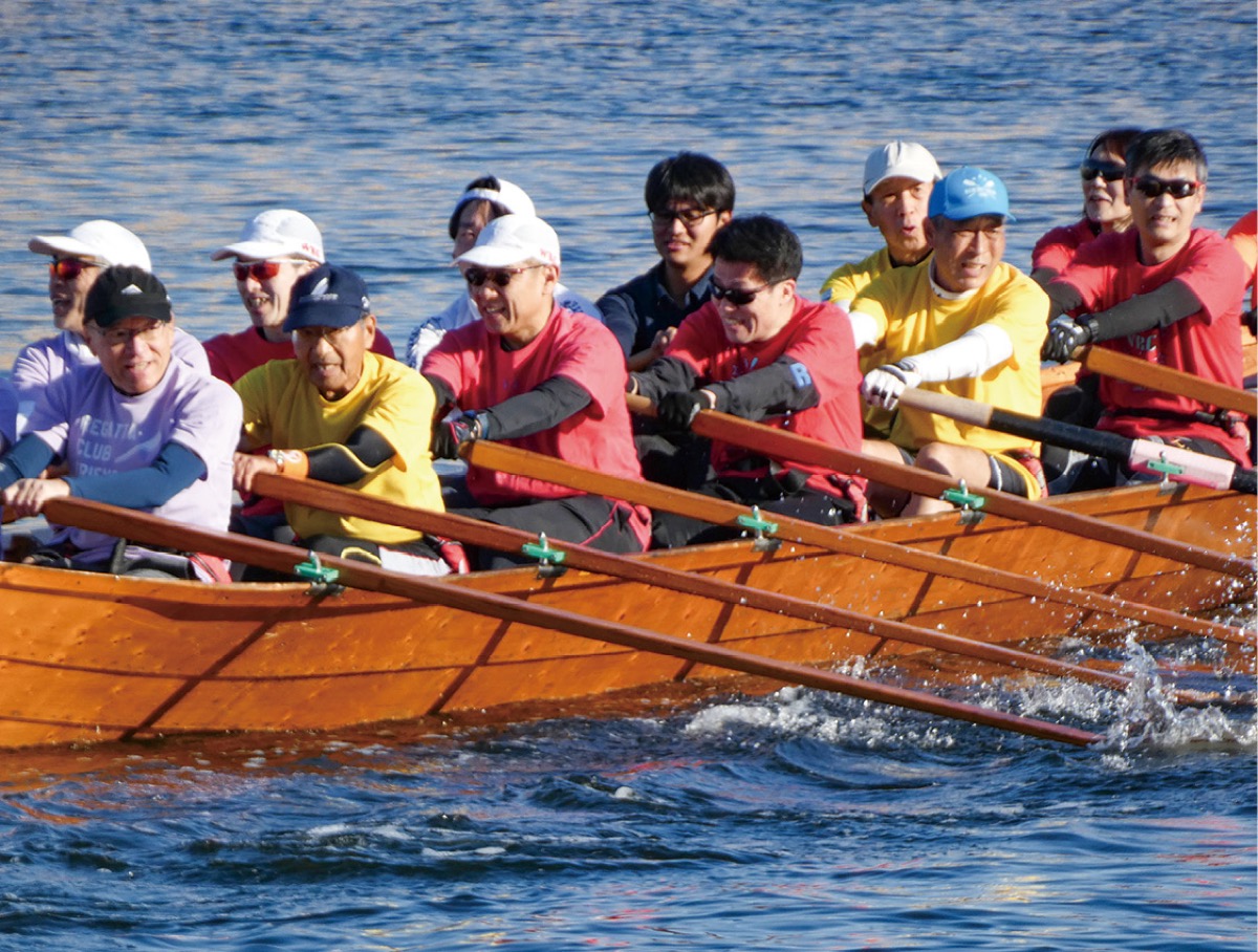 鶴見川でボートマラソン大会