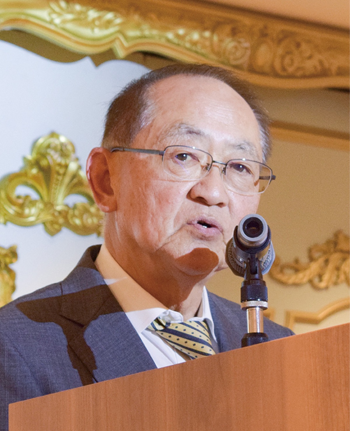 あいさつに立った立川会長
