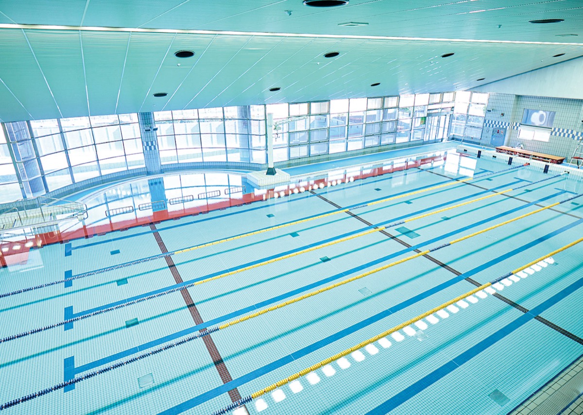 天窓がなくなり照明位置も変わったプール