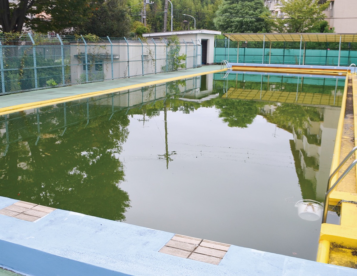 旧菅田小のプール貯水