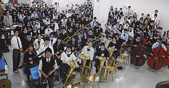 練習に励む横浜創英の吹奏楽部