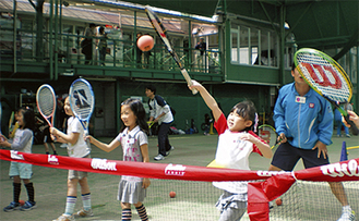 テニスを通して子どもの力を伸ばす