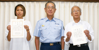 表彰を受けた長谷川さん（右）と藤原さん（左）