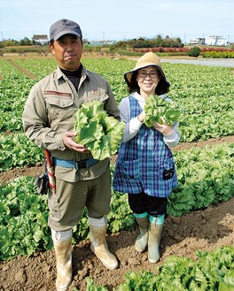 組合長の有田さん（左）と妻の綾華さん