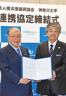 藤木会長（左）と兼子学長