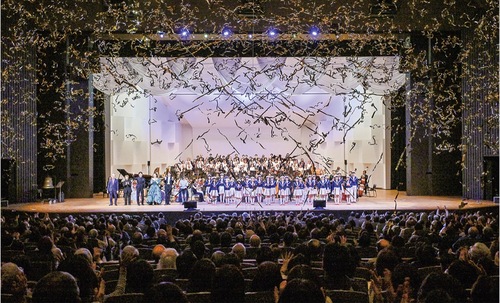 盛大に行われたフィナーレ公演＝提供