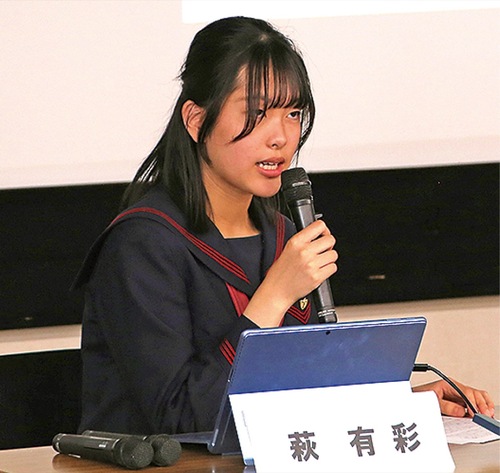 報告を行う萩さん