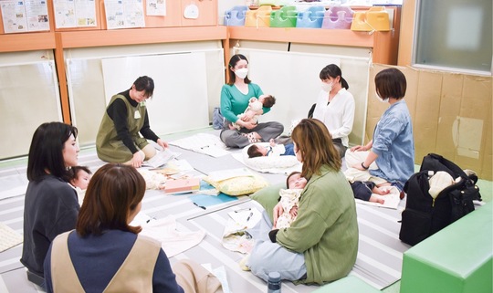 かなーちえ「赤ちゃんプログラム」の様子