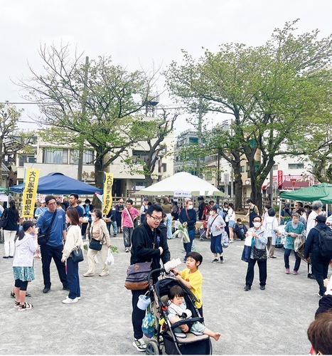 にぎわう会場（神奈川区社会福祉協議会提供）