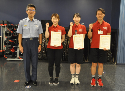 左から城田署長、熊谷さん、石川さん、安野さん