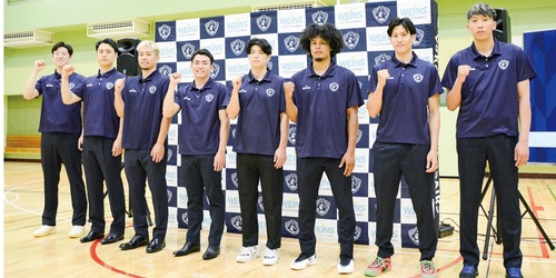 会見に参加した選手たち