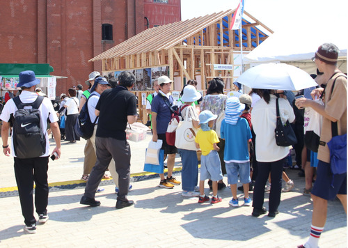 防災用品の展示など（昨年の様子）