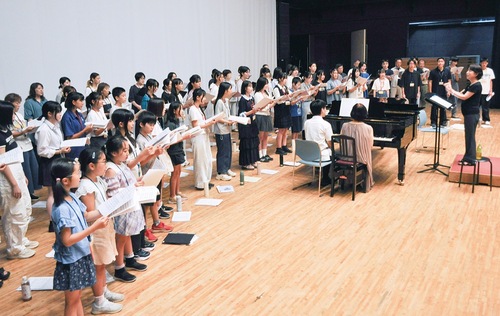 練習に励むメンバーら