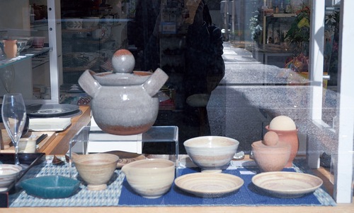 「匣（さや）」店内の展示スペース