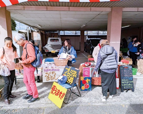 「ぷちまるしぇ」の様子