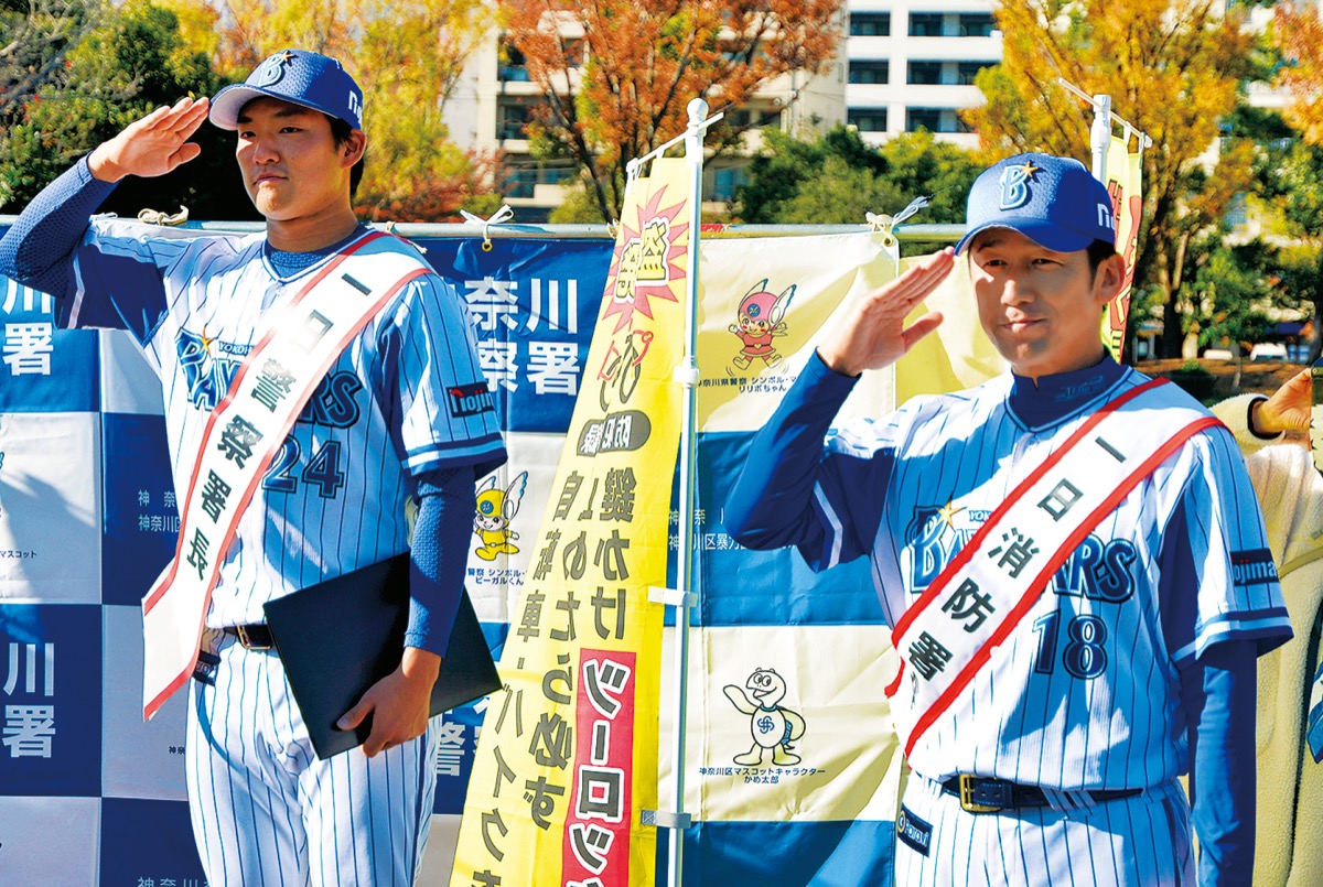 出発号令をかける齋藤投手と三浦ファーム監督