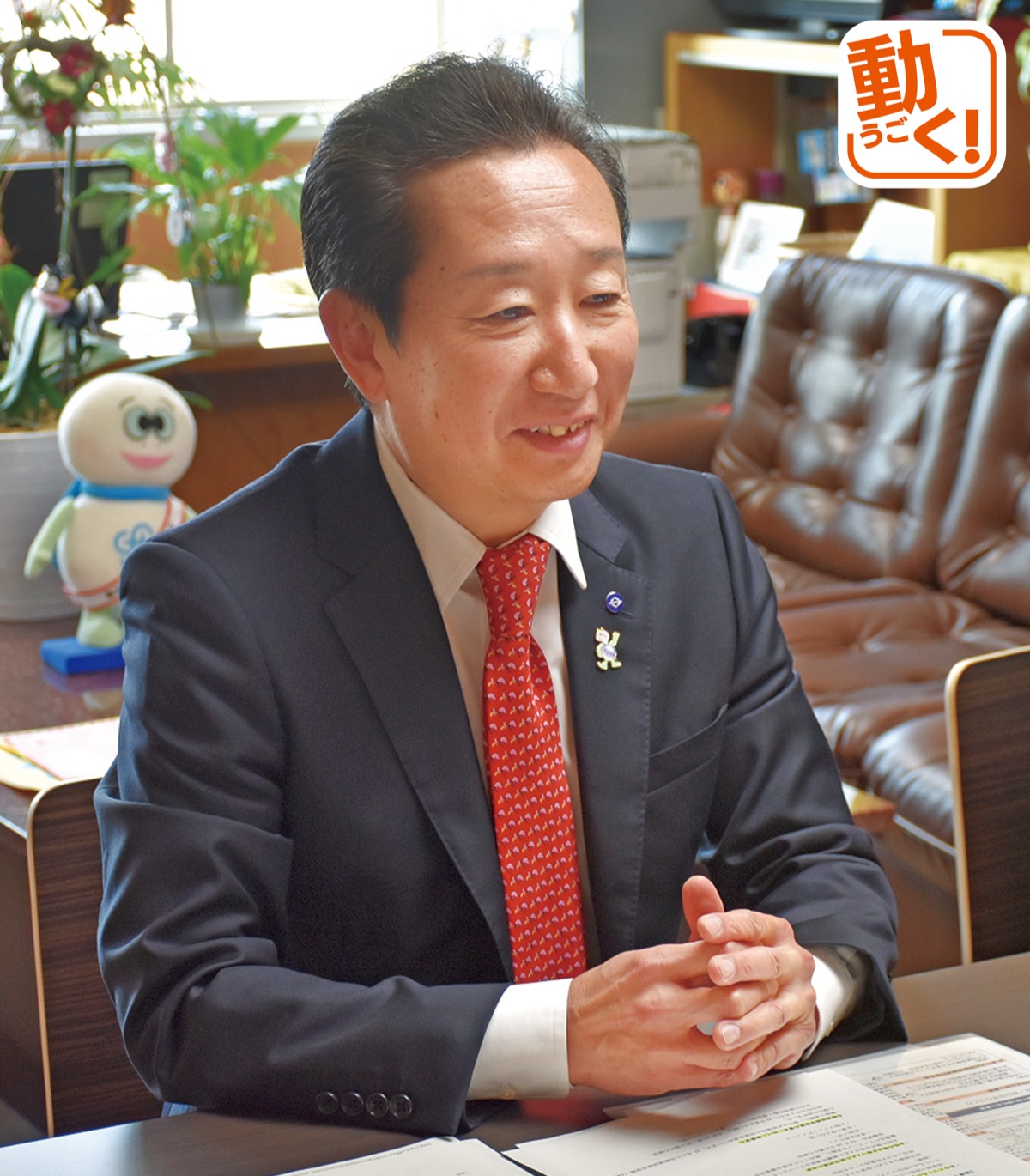 インタビューに応じる高田区長（年頭挨拶を動画で見られます）