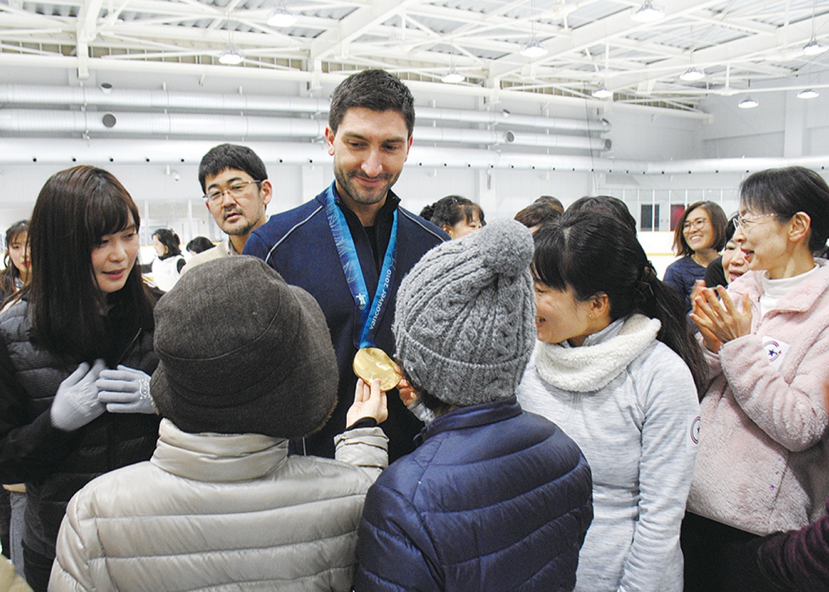 エバン ライサチェクさん来日 フィギュア五輪金メダリスト スケートは人生そのもの 神奈川区 タウンニュース