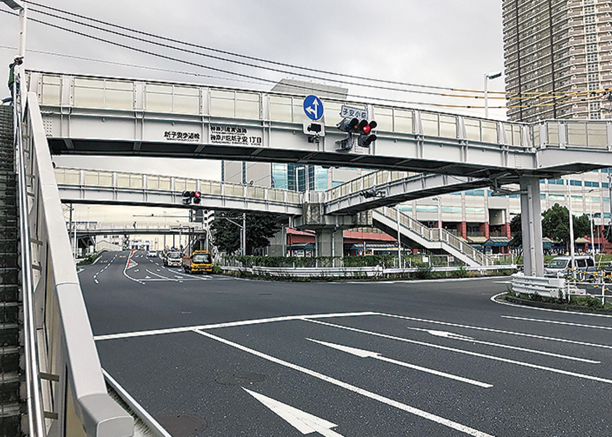 新子安歩道橋
