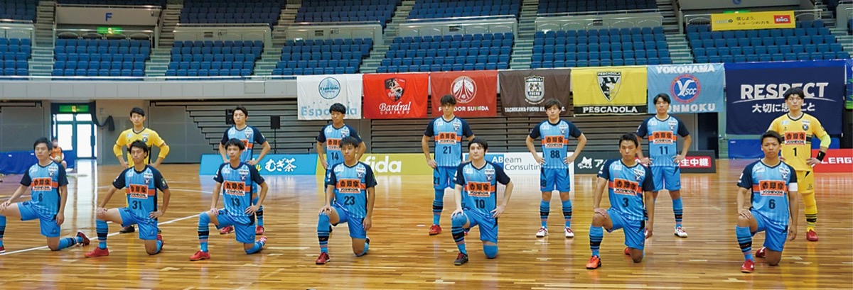 昨季の試合前の集合写真=提供