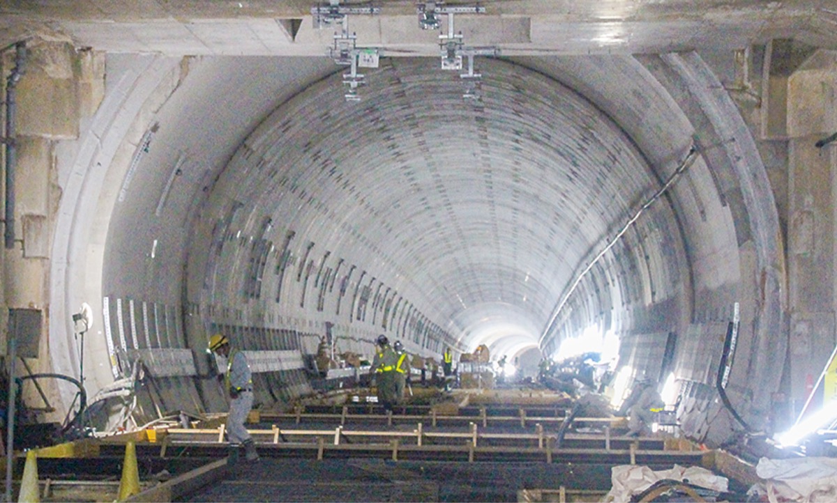 新横浜駅ホームから羽沢方面につながる羽沢トンネル