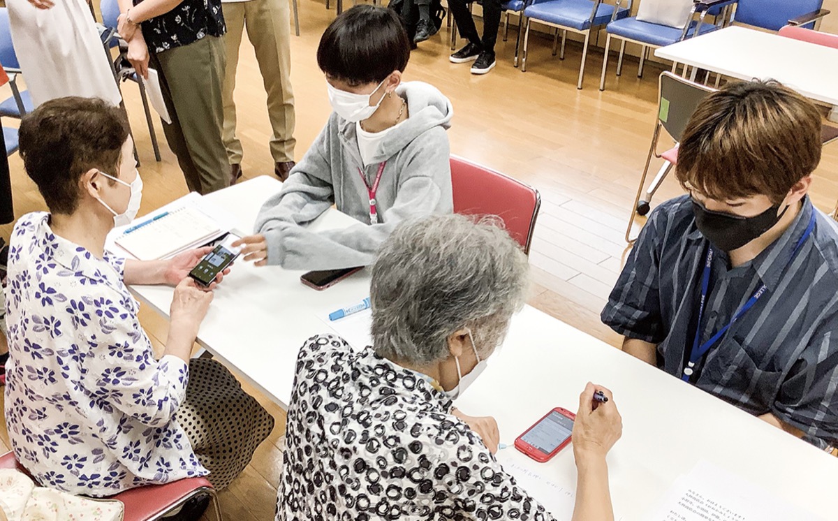 スマホ講座で多世代交流