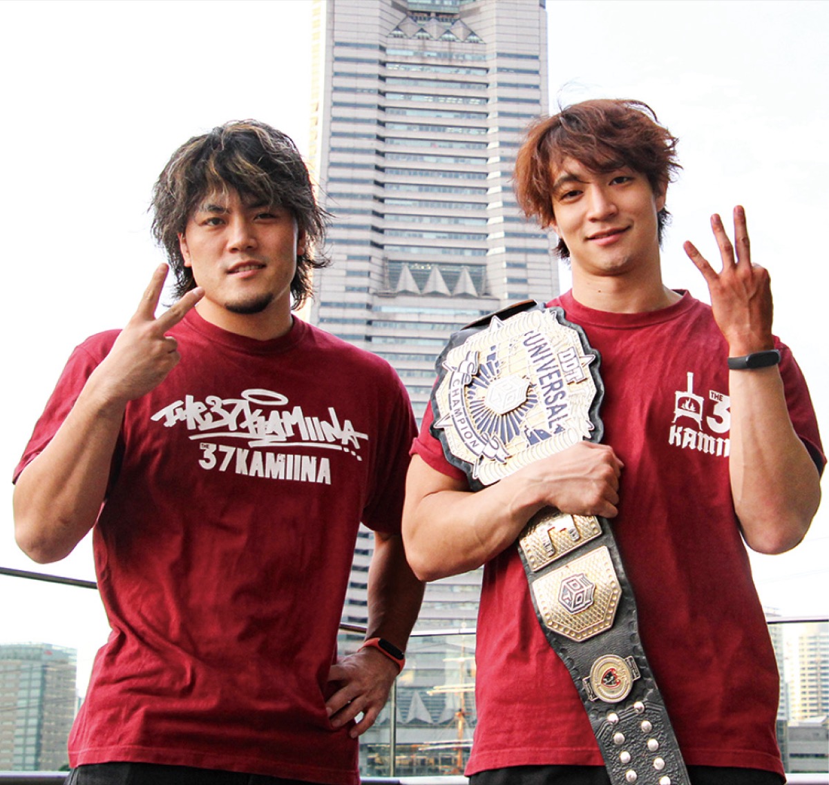 リーグ戦に出場するＭＡＯ選手（左）と上野選手