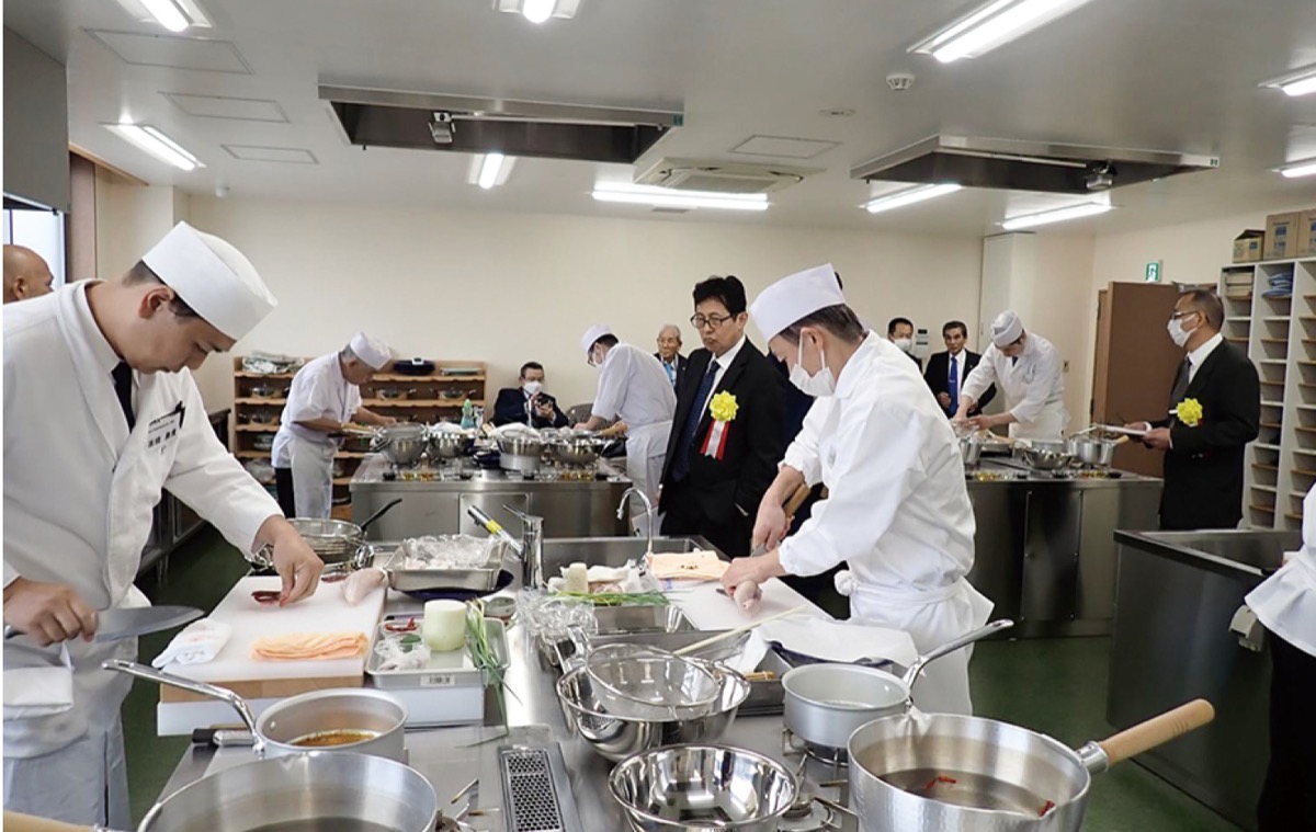 フグ調理の技術競う