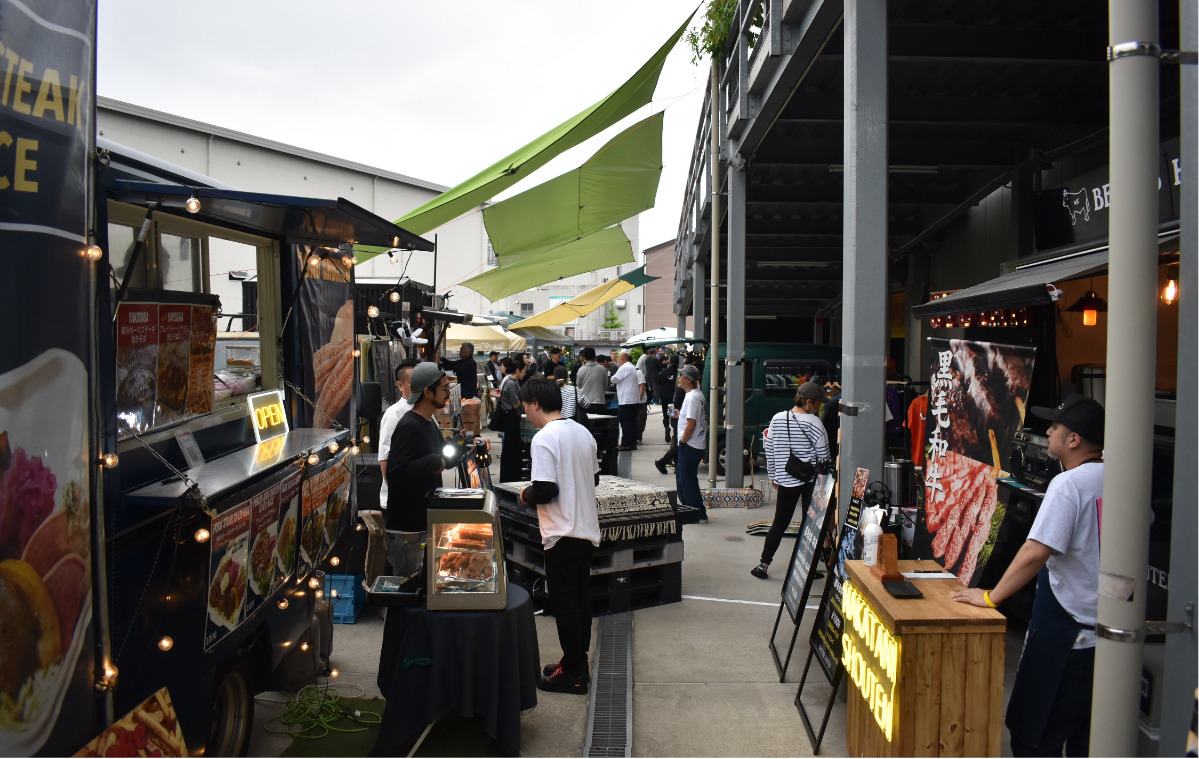 市場隣で音楽と食の祭典