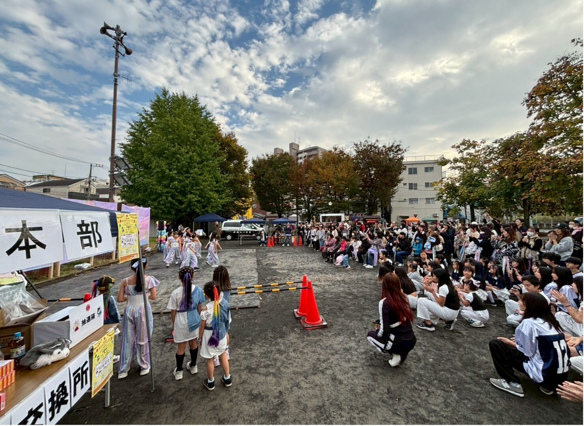 オオカミフェスタ　雨天でも大盛況　初抽選会盛り上がる