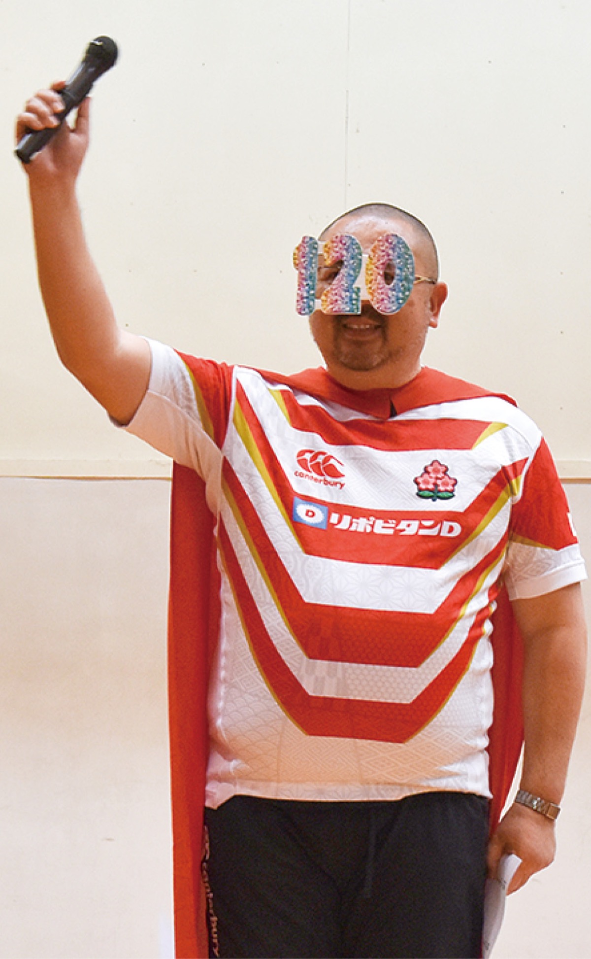 突如現れた「120周年マン」