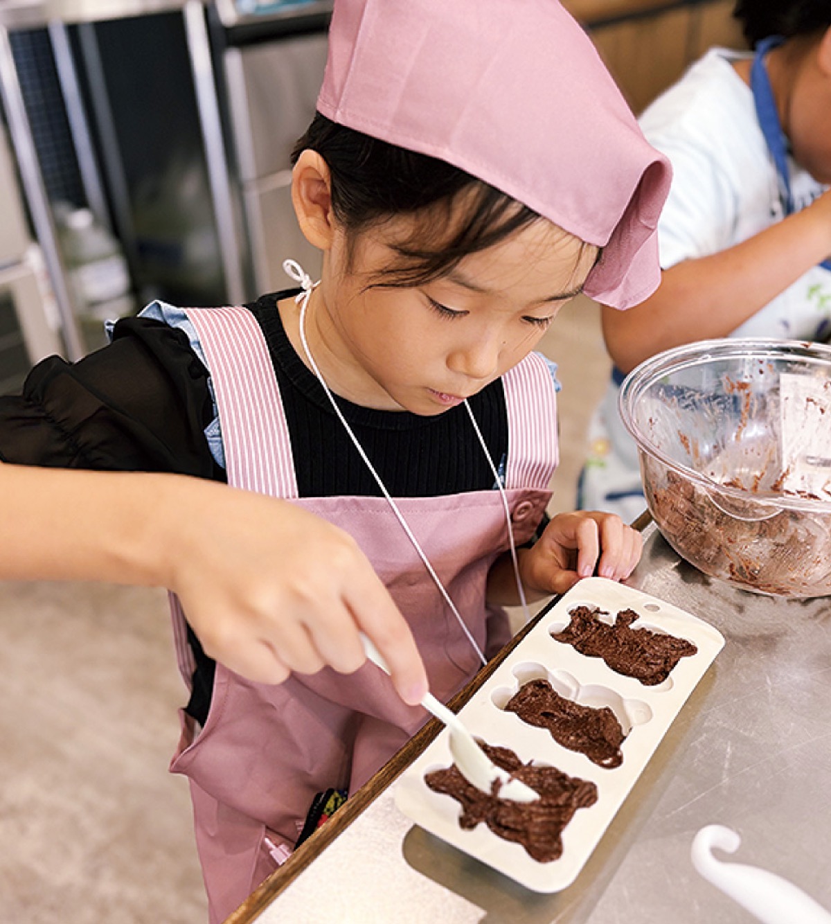 児童がパティシエに
