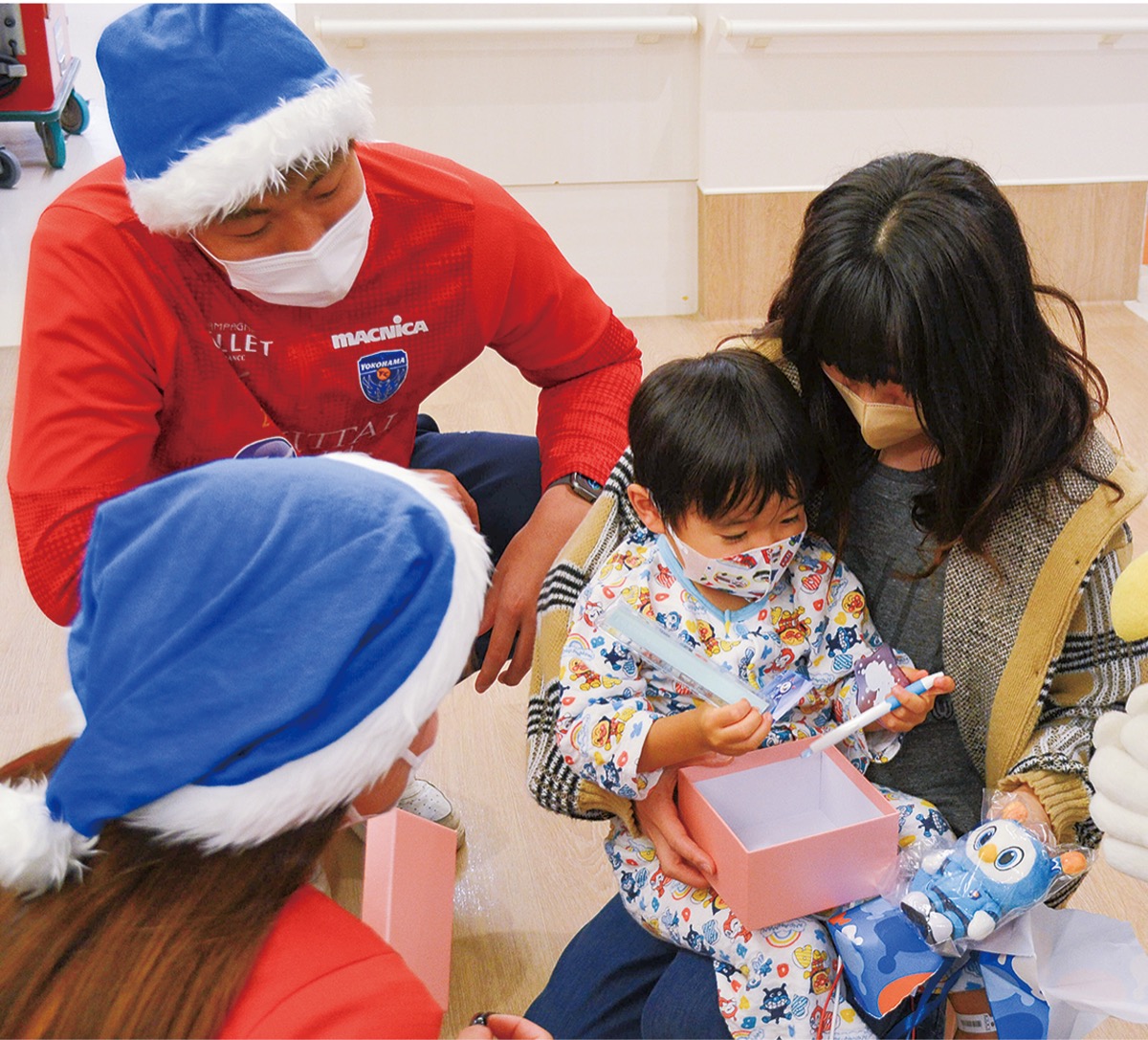 横浜ＦＣが市民病院訪問